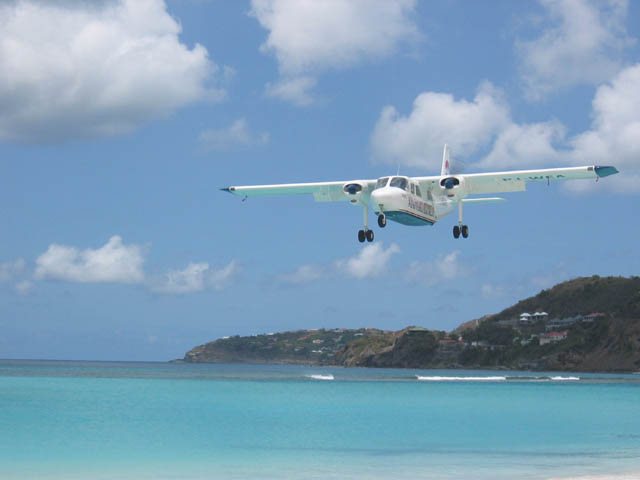4-29-06 St. Barts aircraft landing2